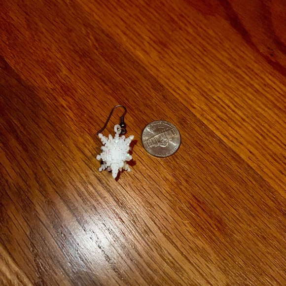 Vintage 3D Glitter Snowflake Dangle Earrings - Picture 7 of 7